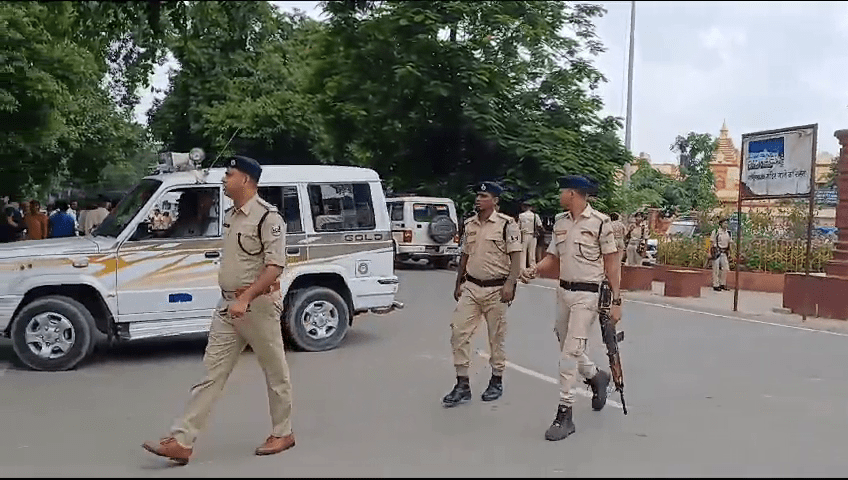 A policeman died in firing from SLR in World Heritage Mahabodhi temple complex 2