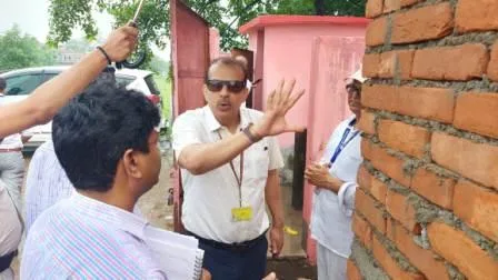 शिक्षा विभाग के अपर मुख्य सचिव केके पाठक ने फिर संभाला अपना पदभार 1 During the inspection of this high school in Nalanda Education Departments Additional Secretary KK Pathak failed 3