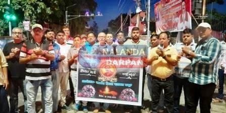 Journalists paid tribute to Araria journalist Vimal by taking out a candle march strongly condemning the incident