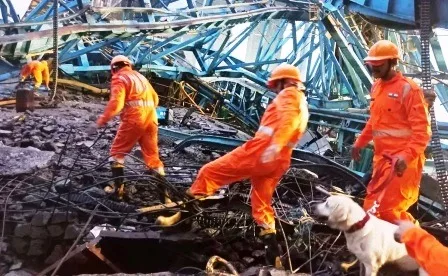 महाराष्ट्र : क्रेन गिरने से 16 मजदूरों की मौत, 3 जख्मी 1 Maharashtra 16 laborers killed 3 injured due to crane collapse