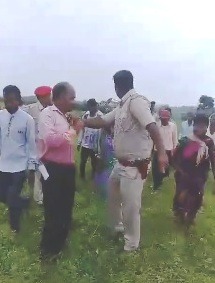 Angry farmers stopped the work of Bharat Mala project due to non payment of money for land acquisition 1