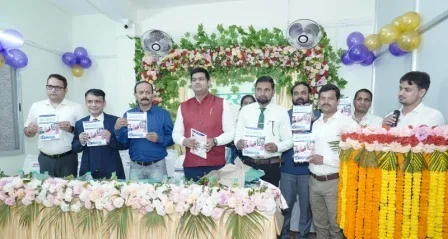 संपूर्ण झारखंड: एक नजर में पुस्तक का हुआ विमोचन 1 Entire Jharkhand Book released at a glance