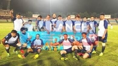 मीडिया कप फुटबॉल 2023 : रोमांचक मुकाबले में शंख को हरा दामोदर बना चैंपियन, संदीप नाग-प्रमोद कुमार सिंह बने बेस्ट फॉरवर्ड 7 Media Cup Football 2023 Damodar defeated Shankha in a thrilling match became the champion Sandeep Nag Pramod Kumar Singh became the best forward