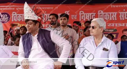 मुकेश सहनी की सभा में भिड़े महिला-पुरुष समर्थक, नीतीश को सराहा, मोदी पर बोला हमला 1 Men and women supporters clashed in Mukesh Sahnis meeting praised Nitish attacked Modi