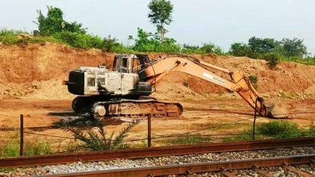 पीएलएफआई के उग्रवादियों ने लेवी को लेकर रेलखंड कार्य में जुटी पोकलेन को फूंका 1 PLFI militants set fire to Poklane which was engaged in railway section work regarding levy 1