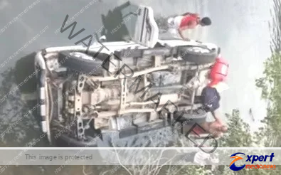सेल्फी के चक्कर में पुल से नहर में गिरी कार, एक ही परिवार के 5 लोगों की मौत 1 Car fell from bridge into canal while taking selfie 5 people of same family died 1