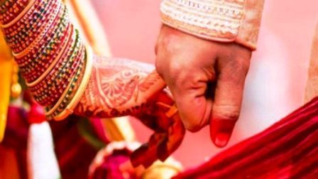 हिंदू शादी पर हाई कोर्ट ने की महत्वपूर्ण टिप्पणी- जब तक पूरे ना हों फेरे सात तब तक…