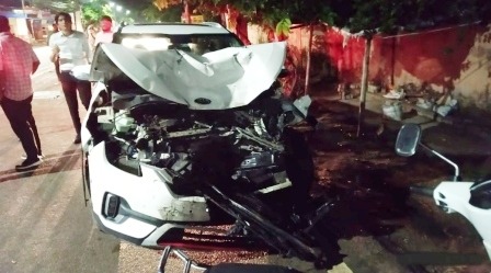 रांची बूटी मोड़ में भीषण सड़क हादसा, पोल से टकराई तेज कार, 4 युवकों की मौत