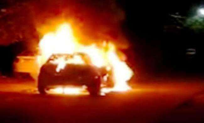 पटनाः बंद कार में लगी आग, अंदर खेल रहे भाई-बहन जिंदा राख
