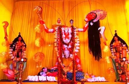 विश्व की दूसरी सबसे बड़ी शक्तिपीठ, यहां सालो भर रहती है श्रद्धालु की भीड़ 1 मां छिन्नमस्तिका का मंदिर