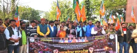 सरायकेला-खरसावां भाजपा जिलाध्यक्ष के नेतृत्व में सैकड़ों कार्यकर्ताओं ने निकाला आक्रोश मार्च 1 सरायकेला खरसावां भाजपा जिलाध्यक्ष 2