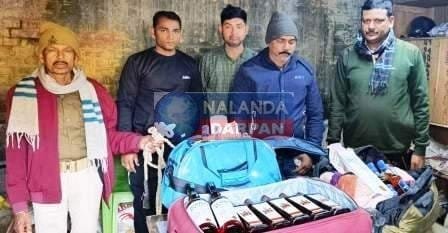 Bureau chief of a daily newspaper caught smuggling liquor