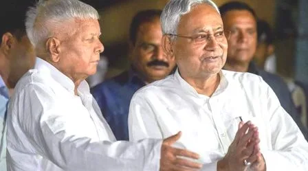 नीतीश के आगे झुके लालू, बाहर से भी समर्थन देने को हैं तैयार ! 1 Lalu bowed before Nitish ready to extend support from outside also