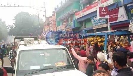 Video of Sohsarai Police Station Officer abusing in crowd went viral