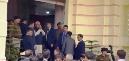 जदयू ने अपने सभी 16 उम्मीदवारों का किया एलान, जानें कहां से किसे मिला टिकट 6 On the question of school timing CM Nitish entered the journalists with folded hands like this