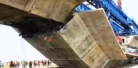 विकास की आंधी में फिर गिरा बिहार का सबसे बड़ा निर्माणाधीन पुल, 1 मरे, 9 घायल