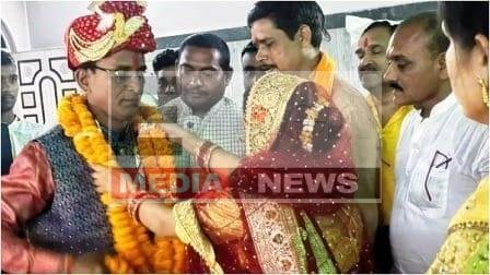 कुख्यात अशोक महतो ने पत्नी को चुनाव लड़ाने के लिए की शादी, जानें इनसाइड स्टोरी 1 Notorious Ashok Mahato married his wife to contest elections know the inside story 2