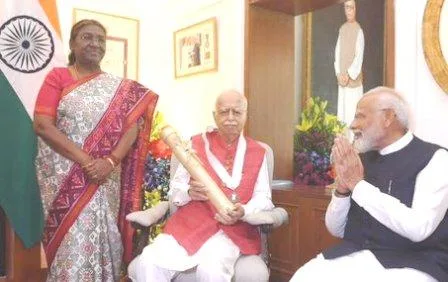 राष्ट्रपति, प्रधानमंत्री और आडवाणी की ट्रोल हुई यह तस्वीर 1 This picture of President Prime Minister and Advani was trolled1