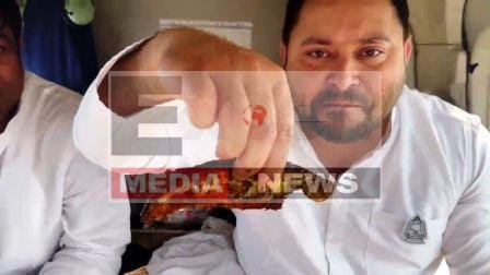 अब तेजस्वी का मछली खाते वायरल वीडियो बना सियासी मुद्दा 1 Now the viral video of Tejashwi eating fish during Navratri has become a political issue