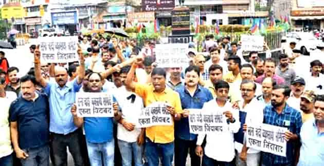 Big robbery at DP Jewelers Businessmen took to the streets in protest 7 policemen including 2 inspectors suspended