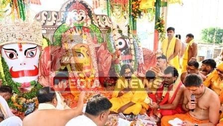 जगन्नाथपुर रथयात्रा महोत्सव पूजन-अनुष्ठान कार्यक्रम में शामिल हुए सीएम हेमन्त सोरेन 5 CM Hemant Soren participated in the Jagannathpur Rath Yatra Festival worship ritual program