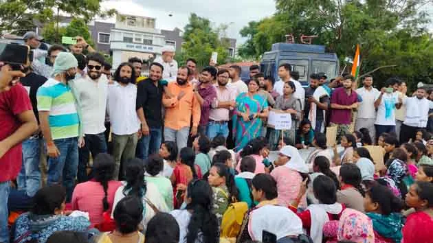 जेएसएससी की सीजीएल परीक्षा को लेकर छात्रों का आंदोलन तेज 9 Students' agitation intensifies over JSSC CGL exam