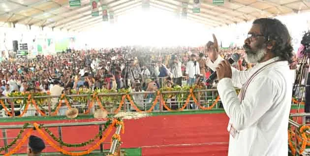 सीएम ने मेडिकल कॉलेज से सोलर पावर स्टेशन तक दी 50 योजनाओं की सौगात 8 CM gifts 50 schemes from medical college to solar power station