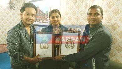 Rajgir Festival Arunita-Pawandeep were delighted with this unique gift from the sand artist