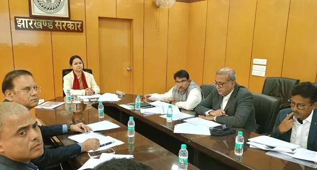 झारखंड CS अलका तिवारी का सख्त निर्देशः यथाशीघ्र शुरु करें 34 कोल ब्लॉक 6 Jharkhand CS Alka Tiwari's strict instructions: Start 34 coal blocks as soon as possible