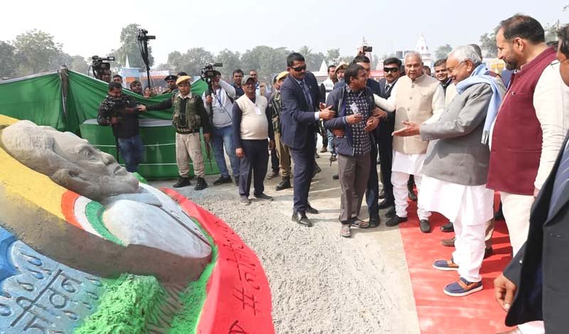 Madhurendra's unique artwork became the attraction of Chief Minister's Pragati Yatra