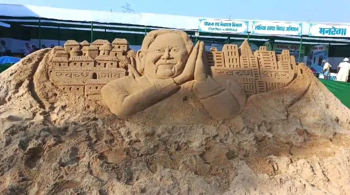 प्रगति यात्रा का आकर्षण बनी मधुरेंद्र की यह कलाकृति, मुख्यमंत्री भी हुए मुरीद 2 Madhurendra's artwork became the attraction of Pragati Yatra, even the Chief Minister became a fan