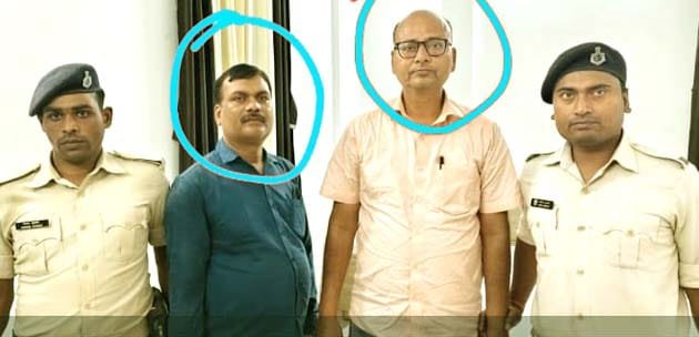 जहानाबादः ₹40000 की रिश्वत लेते प्रखंड प्रमुख का पति और नाजिर रंगे हाथ गिरफ्तार 1 Block pramukh's husband and Nazir arrested red handed while taking bribe of ₹40000
