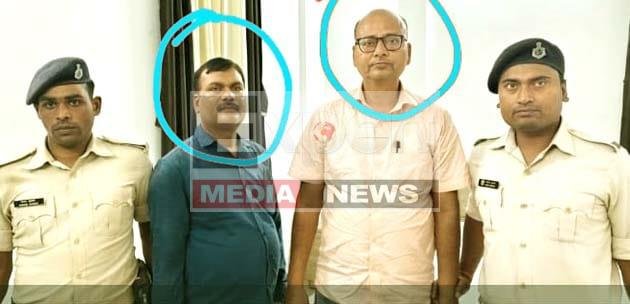 जहानाबादः ₹40000 की रिश्वत लेते प्रखंड प्रमुख का पति और नाजिर रंगे हाथ गिरफ्तार 9 Block pramukh's husband and Nazir arrested red handed while taking bribe of ₹40000