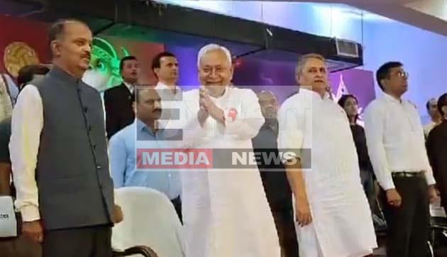 राष्ट्रगान का अपमान: सीएम नीतीश कुमार पर मुजफ्फरपुर कोर्ट में शिकायत दर्ज 1 Insult of national anthem Complaint filed against CM Nitish Kumar in Muzaffarpur court