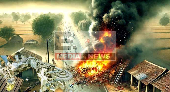 इलेक्ट्रिक स्कूटी की बैट्री ब्लास्ट में 2 की मौत, झोंपड़ियां जलकर राख 1 Electric scooter turns deadly: 2 killed in battery blast, huts burnt to ashes