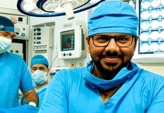 DMCH के डॉक्टर ने 7.5 Kg का स्प्लीन ट्यूमर निकाल बनाया विश्व रिकॉर्ड 1 DMCH doctor created a world record by removing a 7.5 Kg spleen tumor