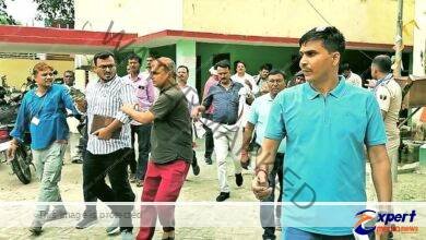 विजिलेंस ने दो लाख रुपये घूस लेते अंचलाधिकारी को दबोचा 7 Vigilance caught the Circle Officer taking a bribe of Rs 2 lakh