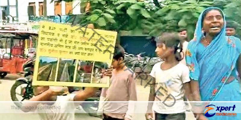 अमित शाह की सभा के बाहर दिव्यांग का आत्मदाह प्रयास: BJP विधायक पर भूमि कब्जे का गंभीर आरोप, चुनावी माहौल में हड़कंप! 2 Disabled man attempts self immolation outside Amit Shahs rally BJP MLA accused of land grabbing creating panic in election atmosphere 4