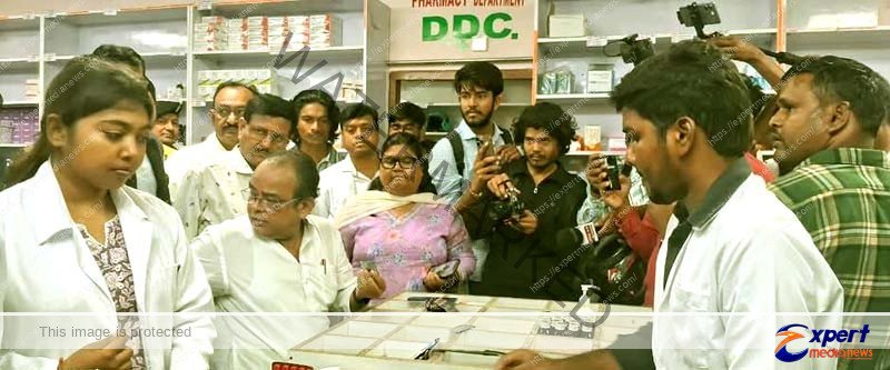 स्वास्थ्य मंत्री डॉ. इरफान अंसारी ने दवा दुकानों का खुद किया औचक निरीक्षण, कड़ी कार्रवाई का ऐलान 2 Health Minister Dr. Irfan Ansari personally conducted a surprise inspection of Jai Hind Pharma Medical Store and announced strict action 1