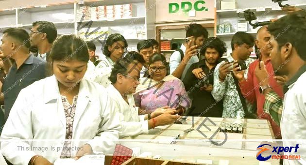 स्वास्थ्य मंत्री डॉ. इरफान अंसारी ने दवा दुकानों का खुद किया औचक निरीक्षण, कड़ी कार्रवाई का ऐलान 1 Health Minister Dr. Irfan Ansari personally conducted a surprise inspection of Jai Hind Pharma Medical Store and announced strict action 2