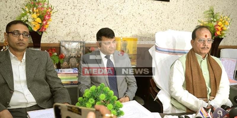 अगर दाखिल-खारिज और परिमार्जन में एक दिन की भी देरी हो तो मंत्री से मिलें! अगर दाखिल-खारिज और परिमार्जन में एक दिन की भी देरी हो तो मंत्री से मिलें!