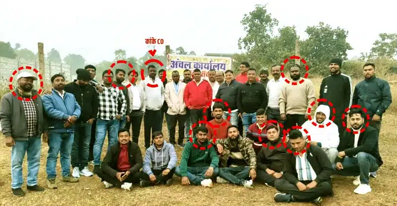 गजब! कांके CO ने ST जमीन की जमाबंदी 'मिश्रा जी' के नाम कर डाला, दलालों का बोलबाला! 2 Incredible The Kanke Circle Officer transferred the land records of tribal land to the name of Mishra ji showing the dominance of brokers 1 1