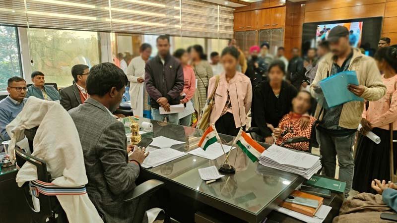 रांची DC जनता दरबार: फोटो-वीडियो से फरियादियों की गोपनीयता पर डाका? 2 Ranchi DC public grievance 2