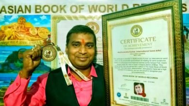 सोनपुर मेलाः रेत शिल्पकार मधुरेंद्र का नाम एशियन बुक ऑफ वर्ल्ड रिकॉर्ड्स में दर्ज 7 Sonpur Fair Sand artist Madhurendras name registered in the Asian Book of World Records 2