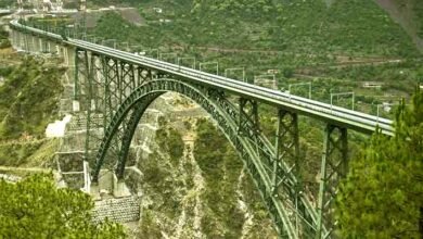 इंडियन इंजीनियरिंग का कमाल है दुनिया का सबसे ऊंचा चिनाब नदी रेल पुल 1 The world tallest railway bridge over the Chenab River is a marvel of Indian engineering 1