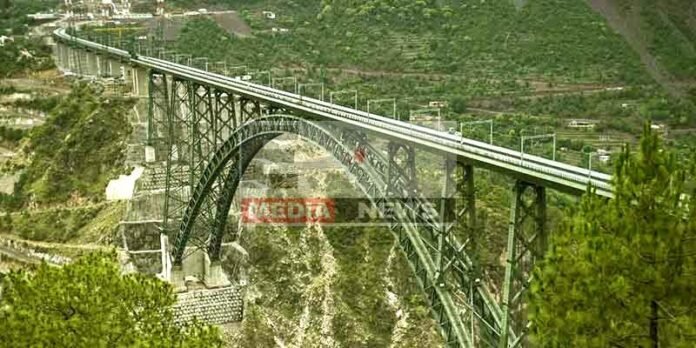 इंडियन इंजीनियरिंग का कमाल है दुनिया का सबसे ऊंचा चिनाब नदी रेल पुल इंडियन इंजीनियरिंग का कमाल है दुनिया का सबसे ऊंचा चिनाब नदी रेल पुल