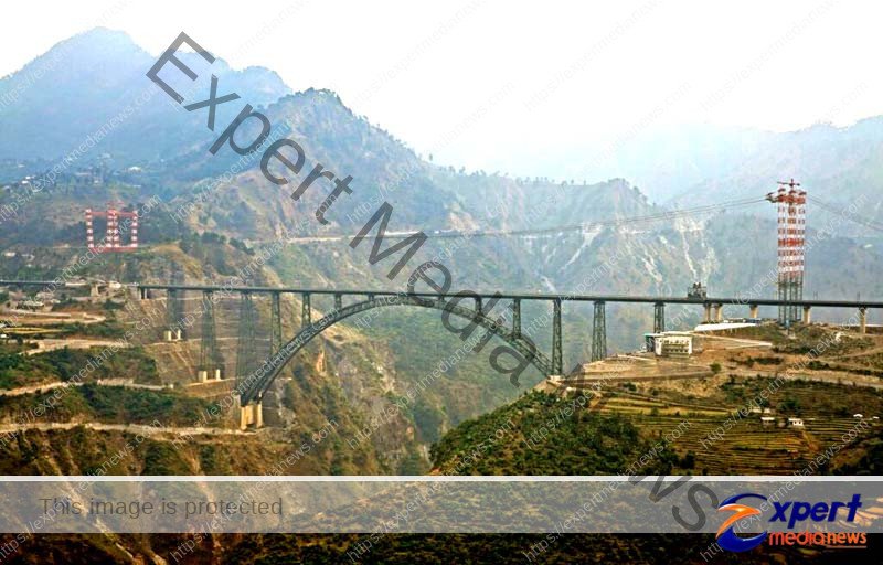 इंडियन इंजीनियरिंग का कमाल है दुनिया का सबसे ऊंचा चिनाब नदी रेल पुल 4 The world tallest railway bridge over the Chenab River is a marvel of Indian engineering 1