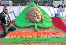 बोधगया अंतरराष्ट्रीय बौद्ध महोत्सव में सैंड आर्टिस्ट मधुरेंद्र कुमार द्वारा बनाई गई भगवान बुद्ध की रेत प्रतिमा