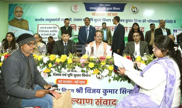 बिहारः मंत्री ने रिश्वतखोर CO को जनकल्याण संवाद मंच से ही हटाया, मचा हड़कंप! बोधगया में जनसंवाद के दौरान बड़ी कार्रवाई