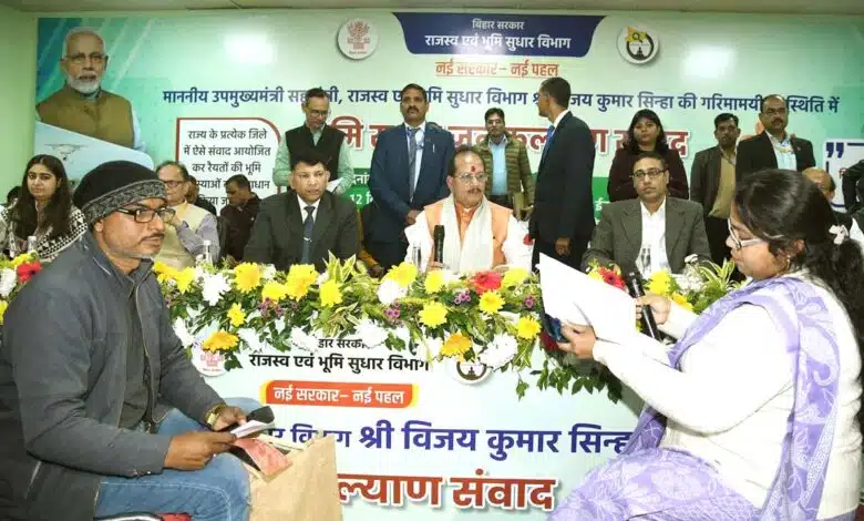 बिहारः मंत्री ने रिश्वतखोर CO को जनकल्याण संवाद मंच से ही हटाया, मचा हड़कंप! 1 बोधगया में जनसंवाद के दौरान बड़ी कार्रवाई